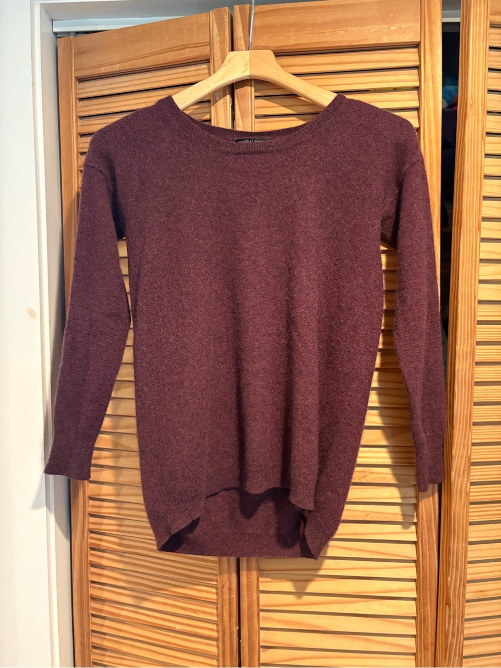 100% Cashmere Central Park West Sweater Classic Quiet Luxury Burgandy Small